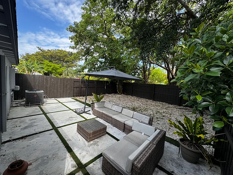 12401 SW 20th Ter — Photo 8