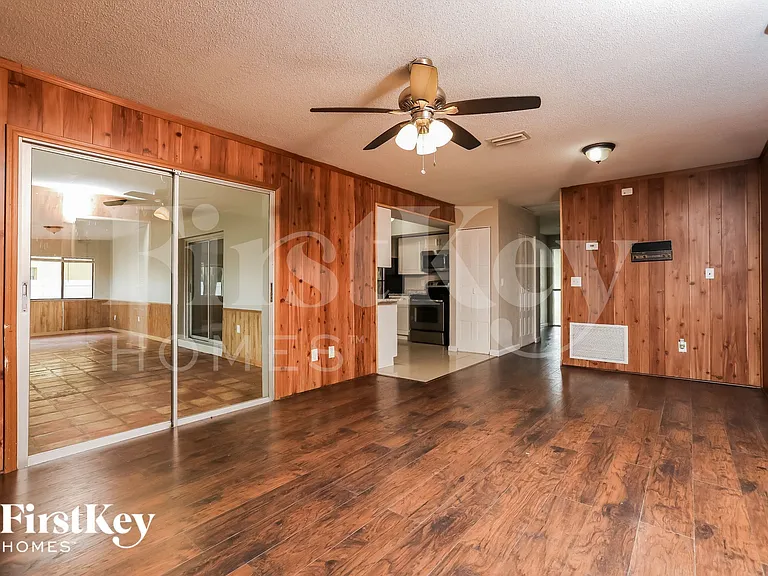 1130 E Normandy Blvd — Photo 4