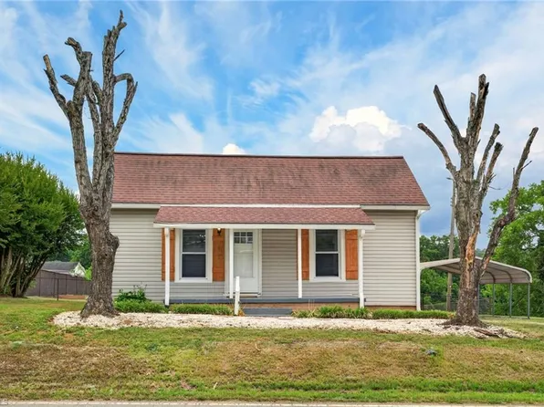 1139 E Main St, Graham, NC 27253