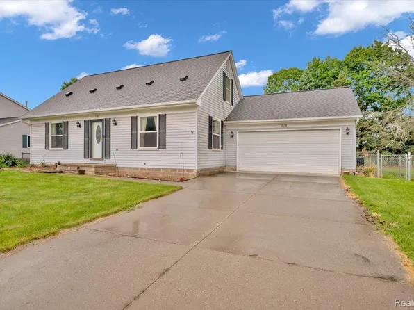 718 Metcalf Dr, Imlay City, MI 48444