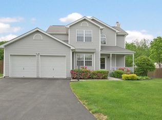 33 Hawthorne Ln, Poughkeepsie, NY 12603