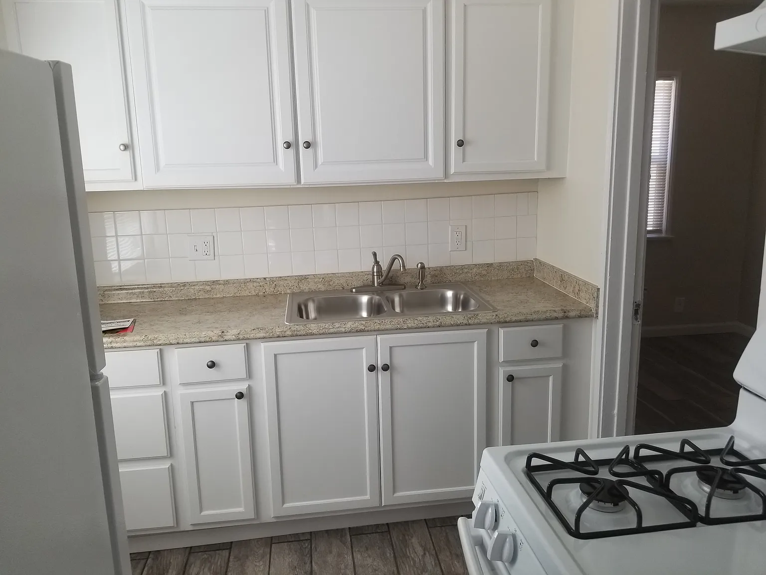 1 bed, 1095 sqft, $1,095 — Photo 3