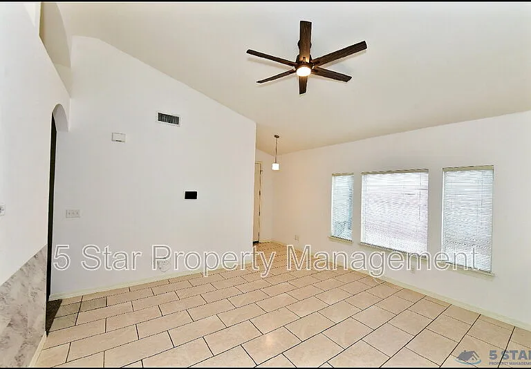 13136 Wellington Dr — Photo 10