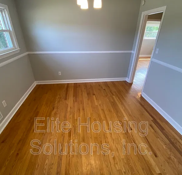 890 N 10th St — Photo 8