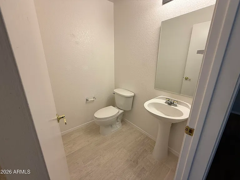 1253 N Spire Ct — Photo 8