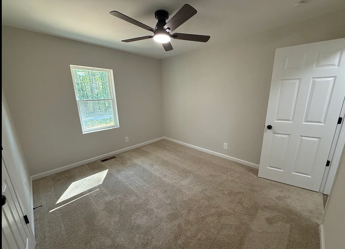 3 bed, 1025 sqft, $2,100 — Photo 2