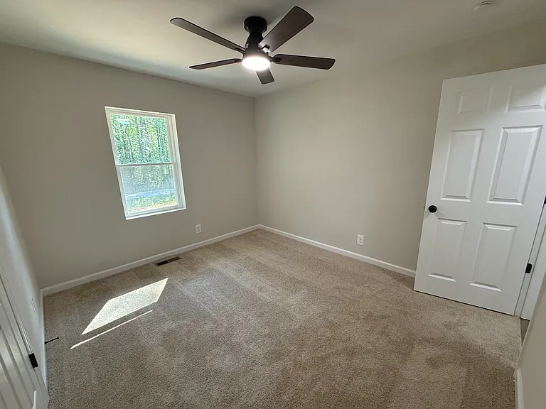 662 Timberlake Rd — Photo 2