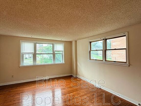 5th image of 4419 Rosemont Ave #1