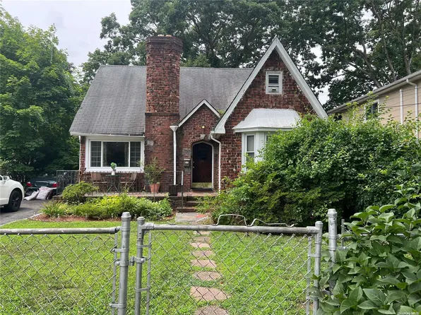 113 8th Avenue, Huntington Station, NY 11746
