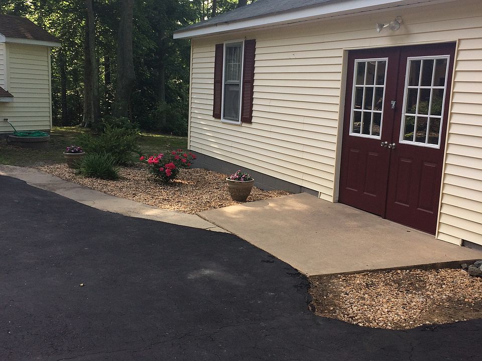 2nd image of 123 Sutton Rowe Ln