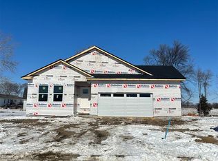 300 Knoll Ridge Dr, Hills, IA 52235