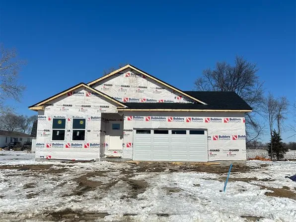 300 Knoll Ridge Dr, Hills, IA 52235