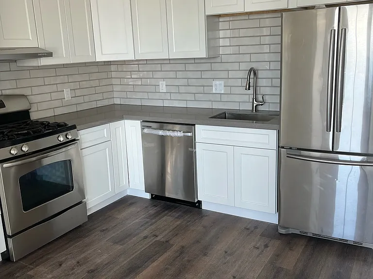 1474 Innes Ave — Photo 6