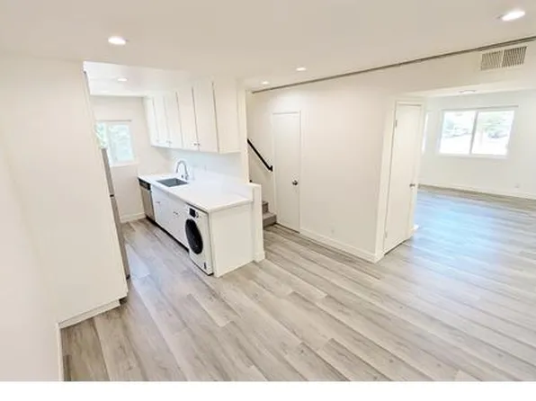 13160 Victory Blvd, Van Nuys, CA 91401