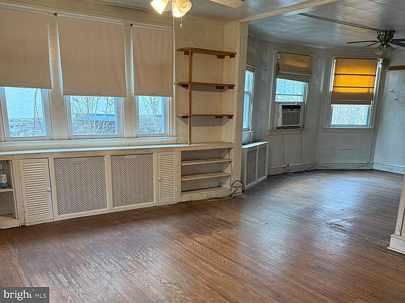 2nd image of 819 Elkins Ave