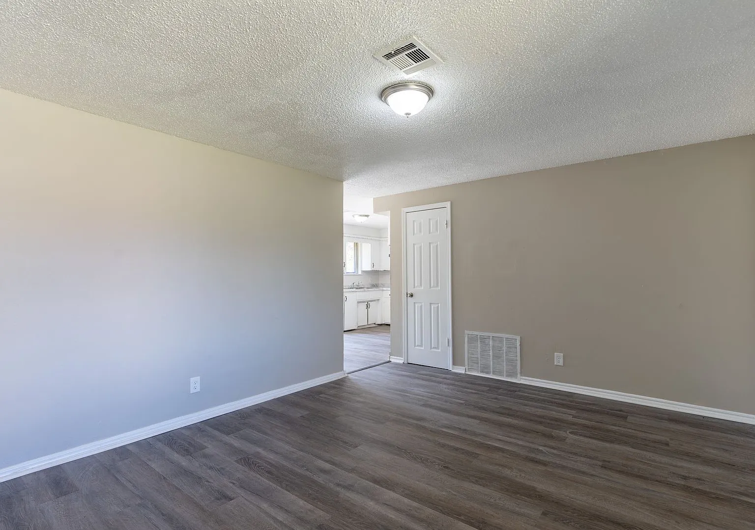 Updated 4-Bedroom Home in Midwest City with Modern Touches — Photo 4