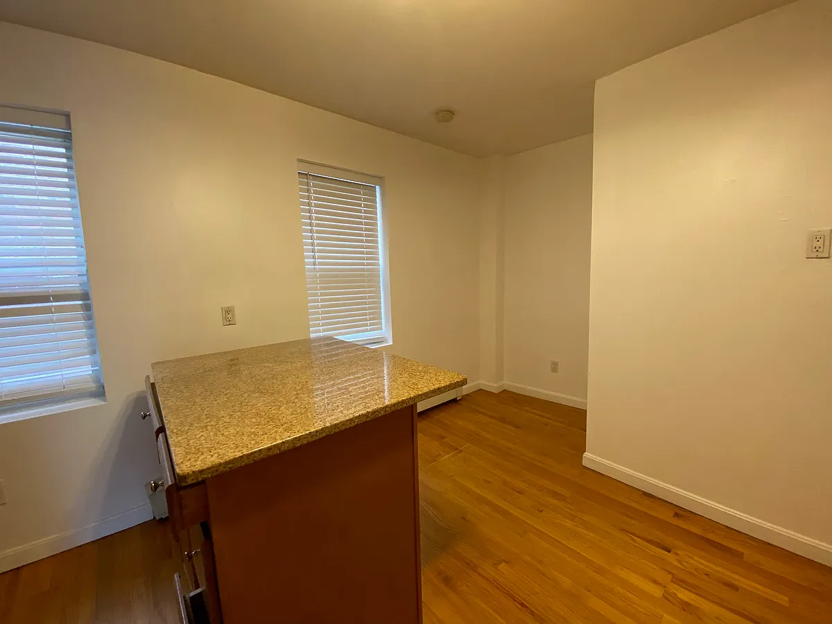 Building Photo - 20 Hanover Ave #1