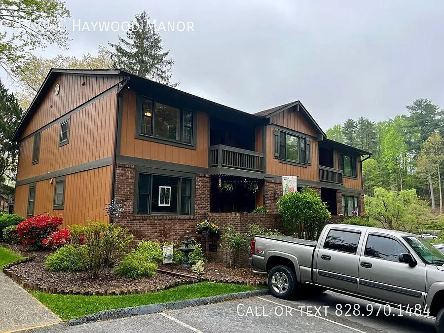 Fantastic 2 Bedroom in Amazing Location! — Photo 1