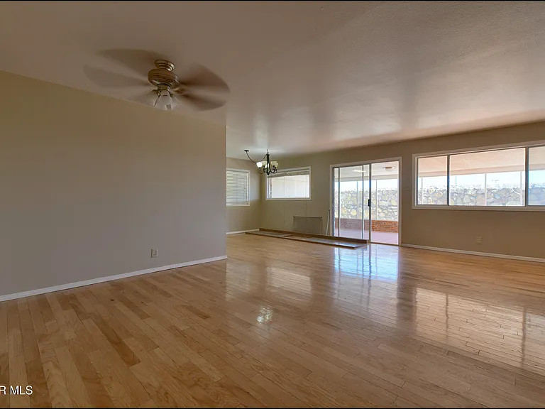4700 Louisiana St — Photo 13