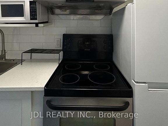 5th image of 66 Stonehill Ct