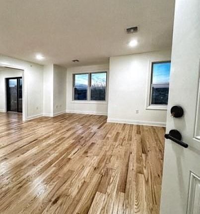 2nd image of 218 Kearny Ave #2
