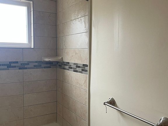 5th image of 215 Marion Rd