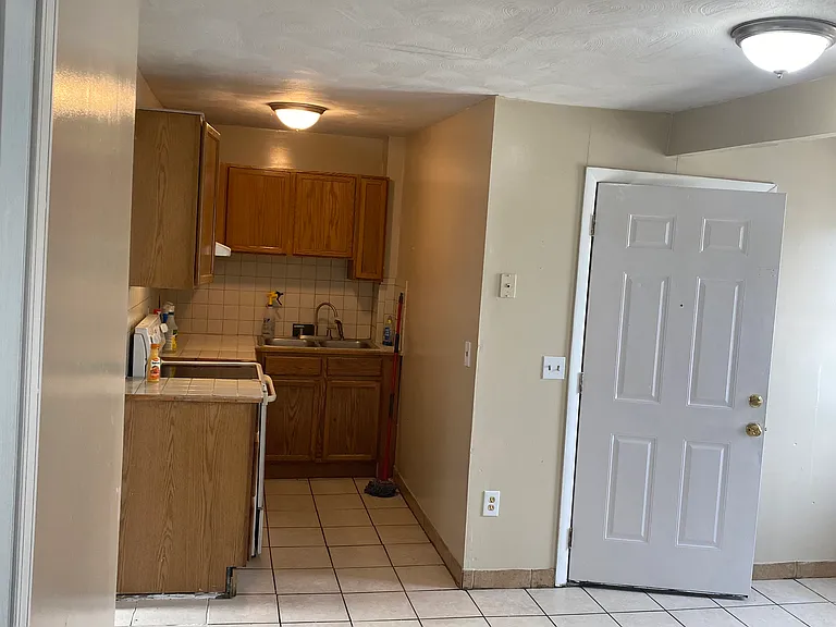 142 Putnam St #3 — Photo 3