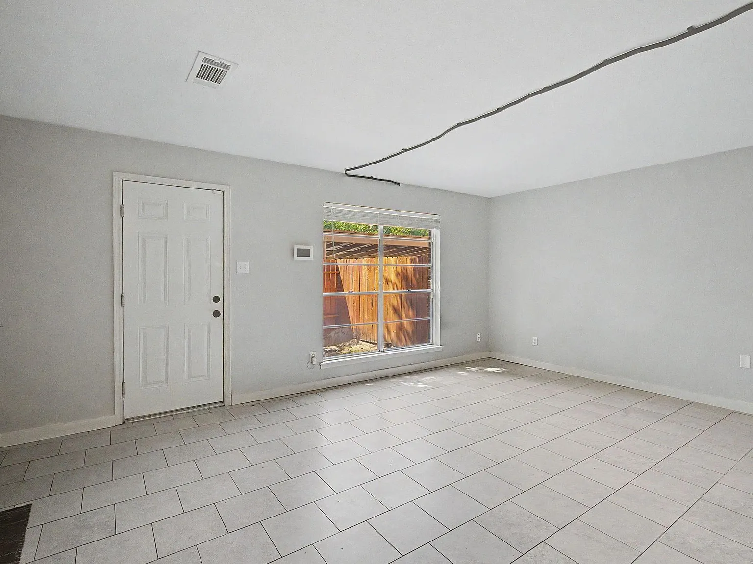 2 bed, 2.5 bath, 1300 sqft, $1,650 — Photo 3
