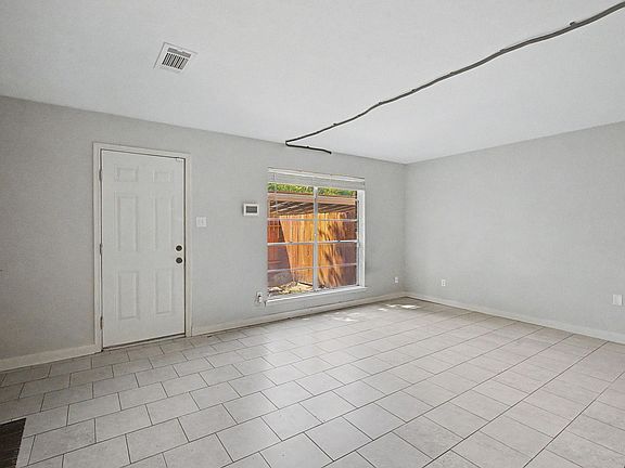 3rd image of 413 W Semands Ave