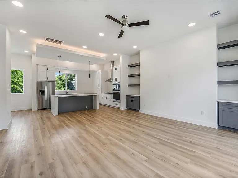 225 Willard St — Photo 12