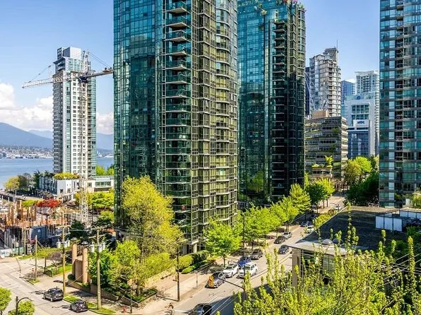 1415 Georgia St W #303, Vancouver, BC V6G 3C8