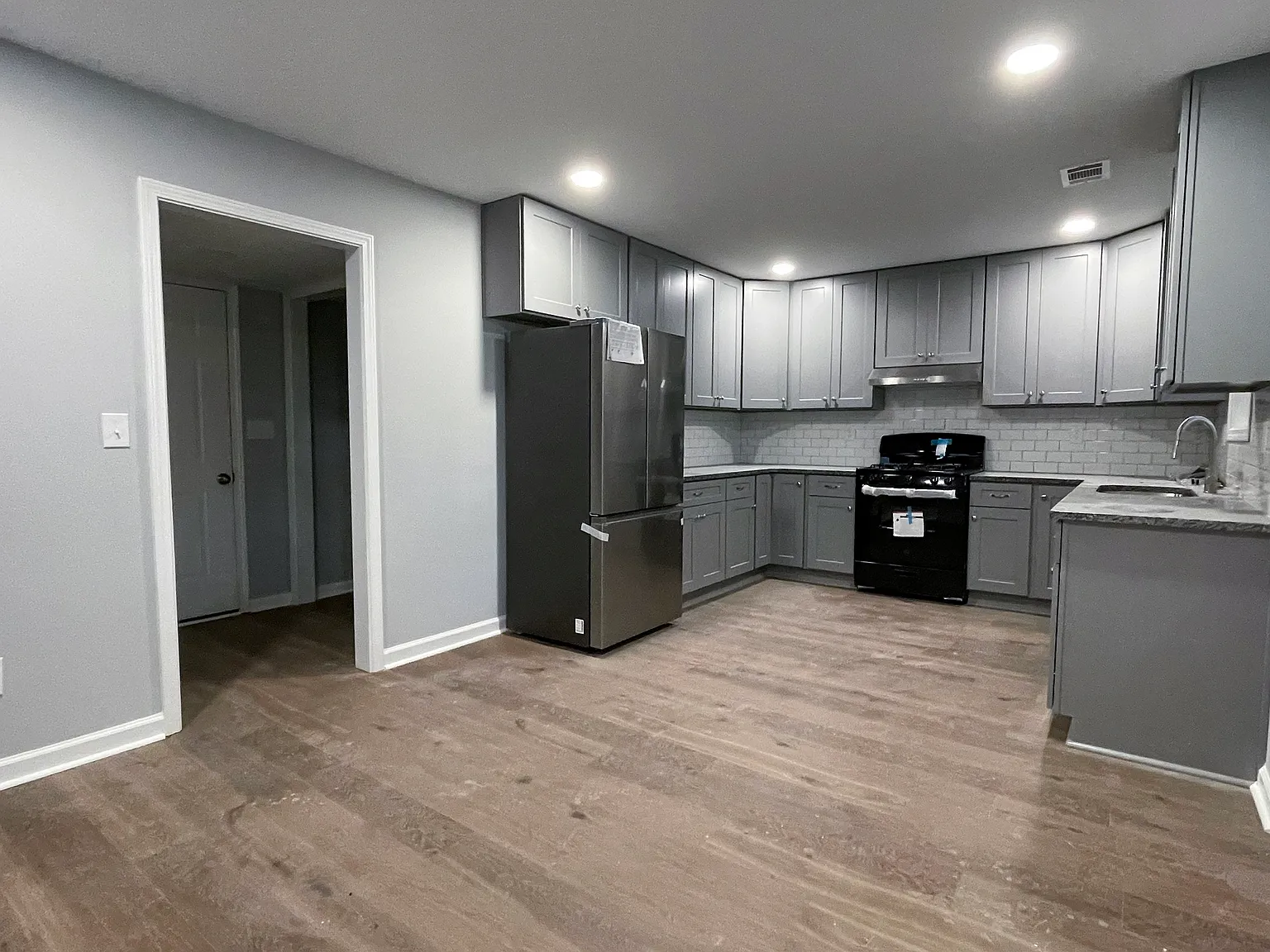 3 bed, 1800 sqft, $2,250 — Photo 4