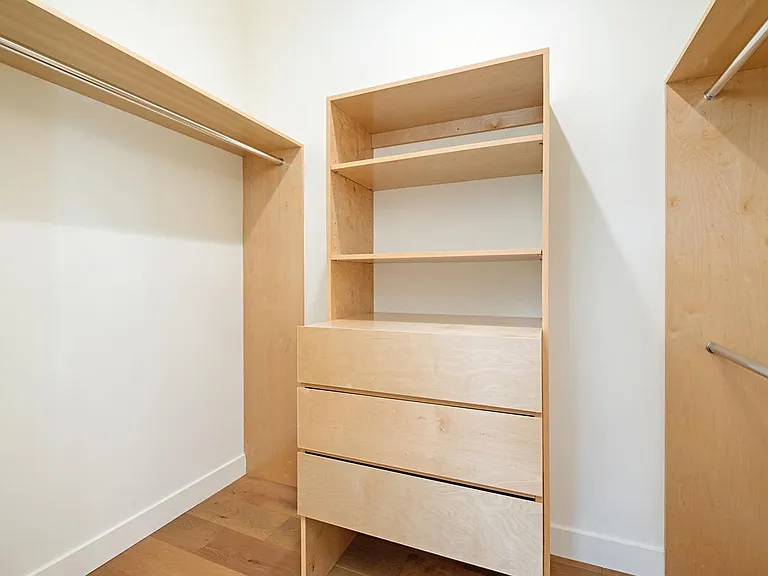 822 S Plymouth Blvd #4 — Photo 16