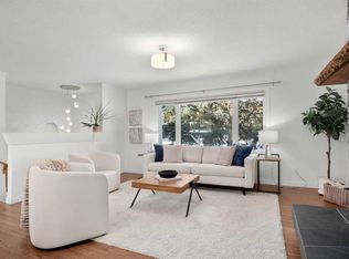 3251 N Bearspaw Dr NW, Calgary, AB T2L1T1