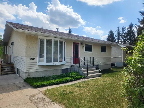 209 N 2nd St NE, Sundre, AB T0M 1X0