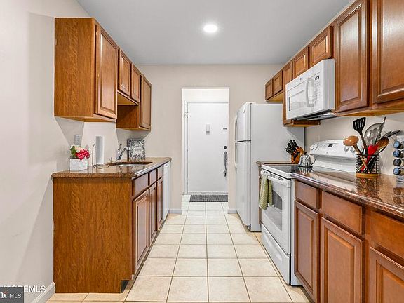 4th image of 223 Medford Ct Unit A