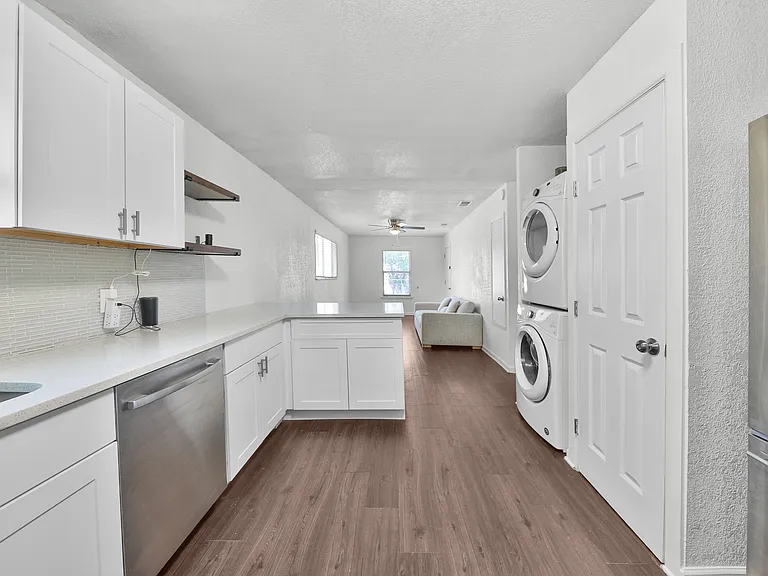 144 Alicia Ave — Photo 13