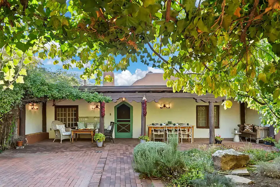 327 E De Vargas St