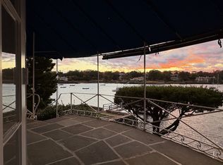 700 Steamboat Rd #1W, Greenwich, CT 06830