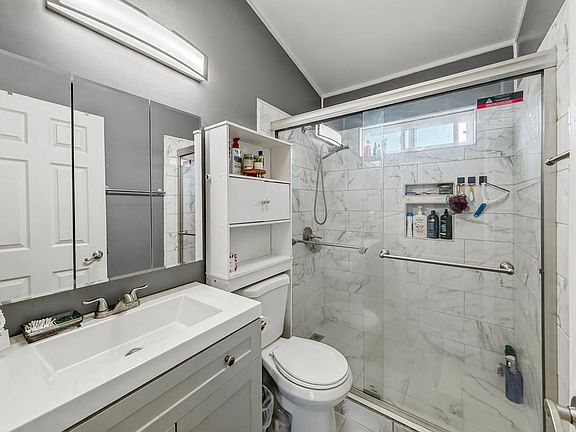 5th image of 374 Crystal Dr