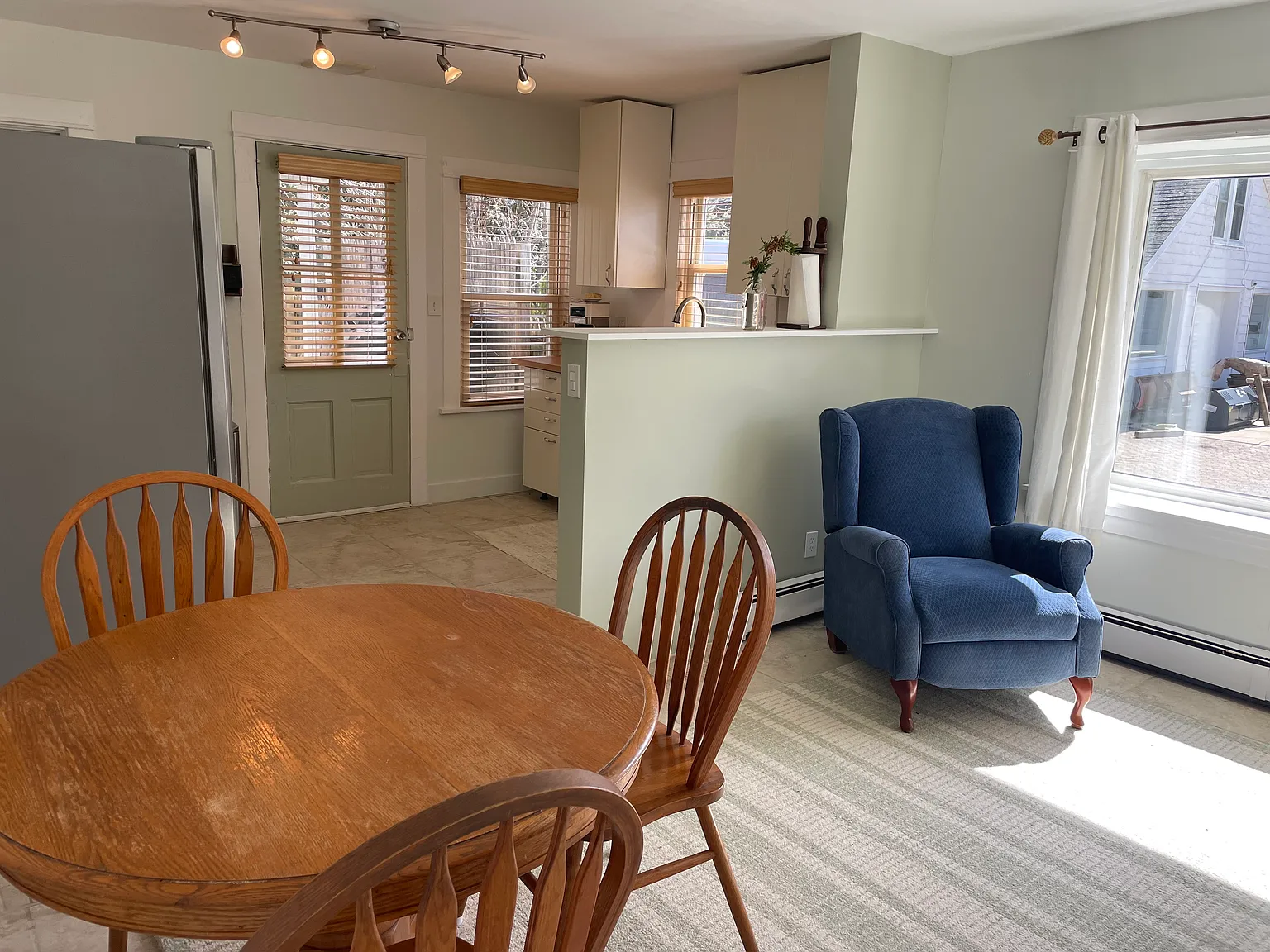 2 bed, 800 sqft, $3,400 — Photo 2