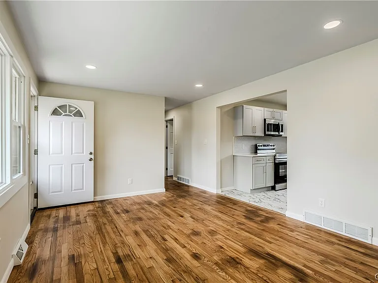 222 Wilber St — Photo 20