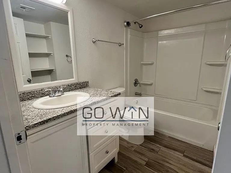 1727 W Mountain View Rd — Photo 6