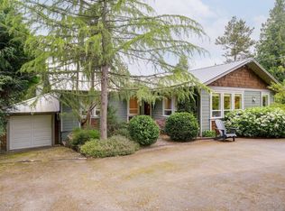5148 Santa Clara Ave, Saanich, BC V8Y 1W4