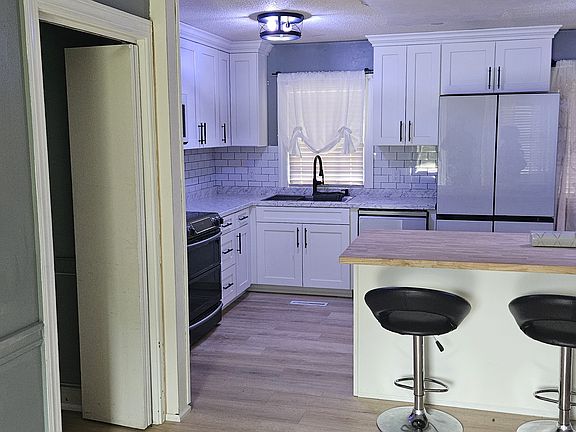 5th image of 217 Herron St