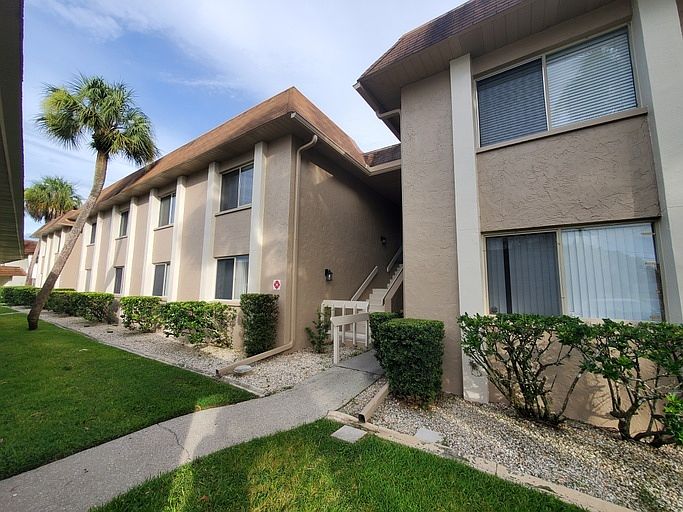 1st image of 1731 Golf Club Dr APT 3