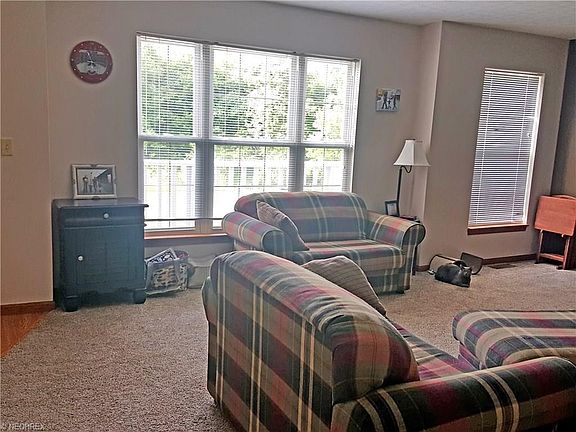 3rd image of 126 Woodridge Dr