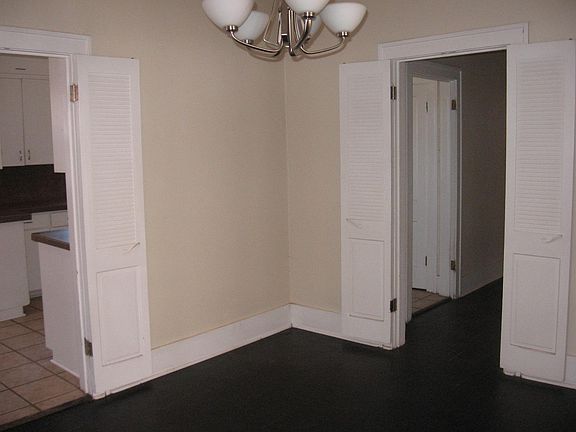 Large, separate dining area. 