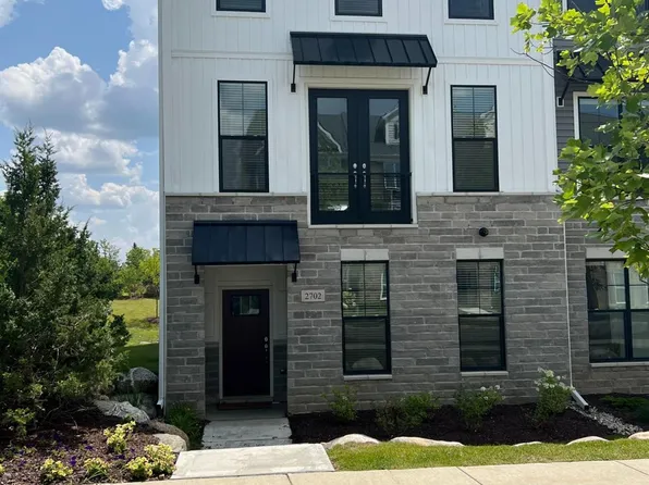 2702 S Spurway Dr, Ann Arbor, MI 48105