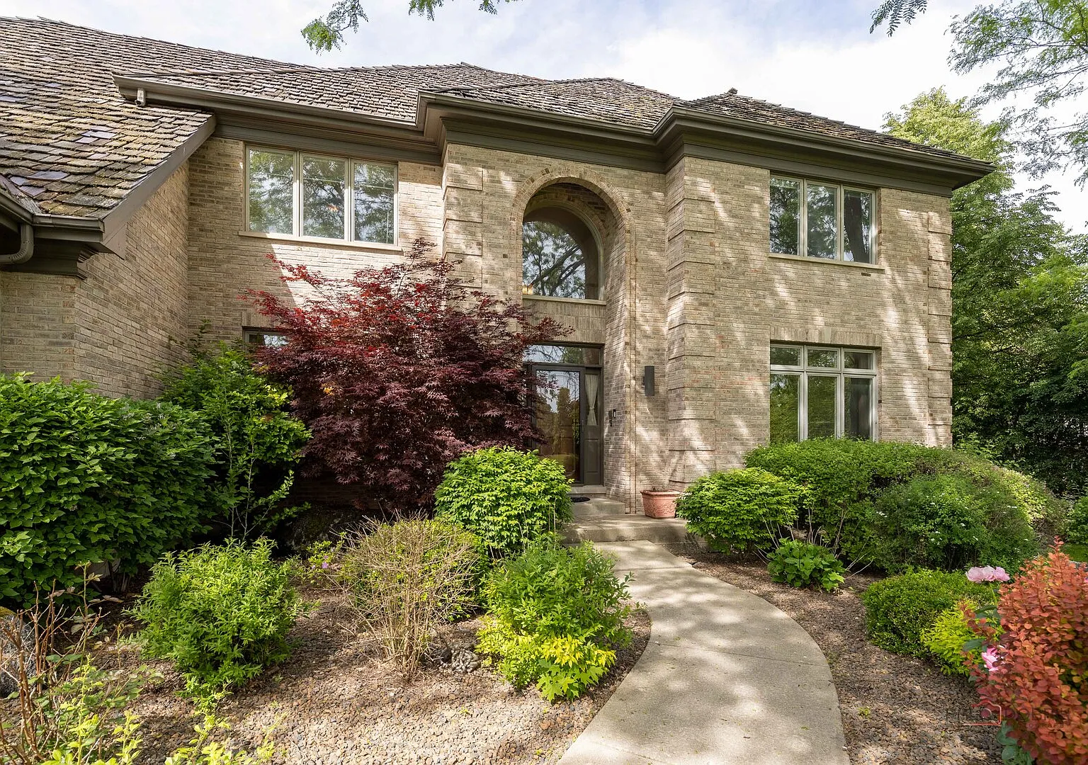 5 bed, 4.5 bath, 3830 sqft, $5,250 — Photo 4
